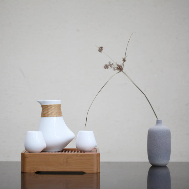 Ensemble de saké confortable tressé à la main de 3 | 1 bouteille de saké 2 tasses 1 coffret cadeau | Ensemble saki en céramique de style japonais | cadeau de mariage/anniversaire