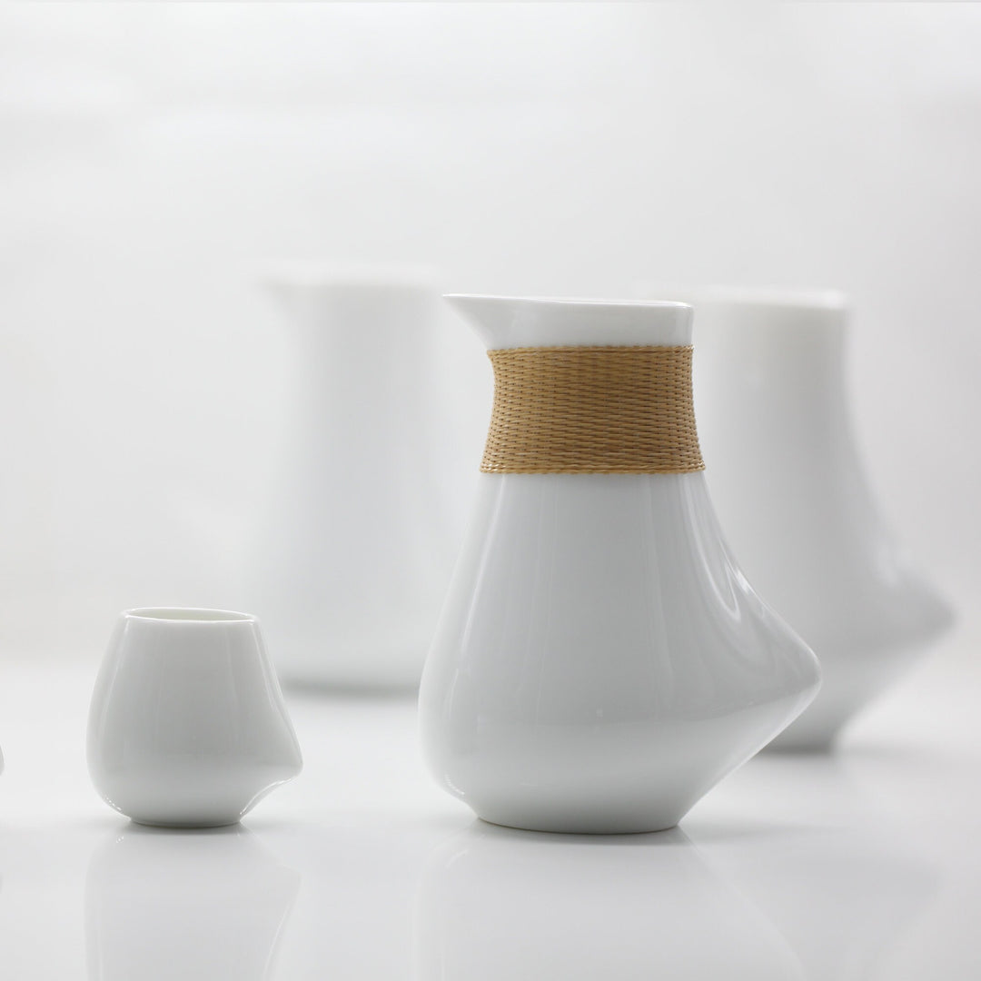 Ensemble de saké confortable tressé à la main de 3 | 1 bouteille de saké 2 tasses 1 coffret cadeau | Ensemble saki en céramique de style japonais | cadeau de mariage/anniversaire