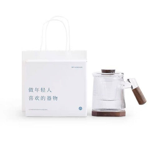 Glass tea mug with filter and lid