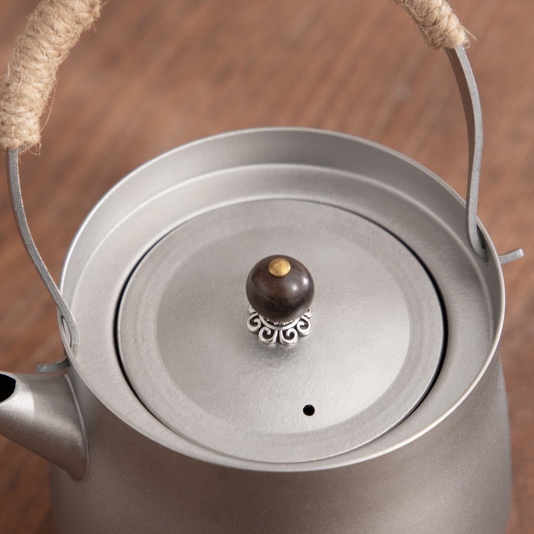 Right moment - Pure Titanium teapot with top handle