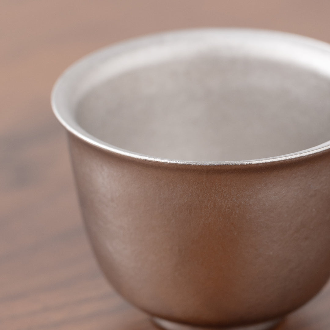 Flowing | Titanium and glass one-touch-teapot