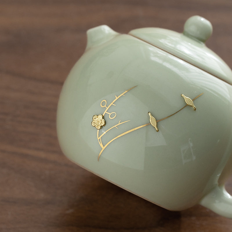 Mistery Beauty - Vintage teapot with holder set