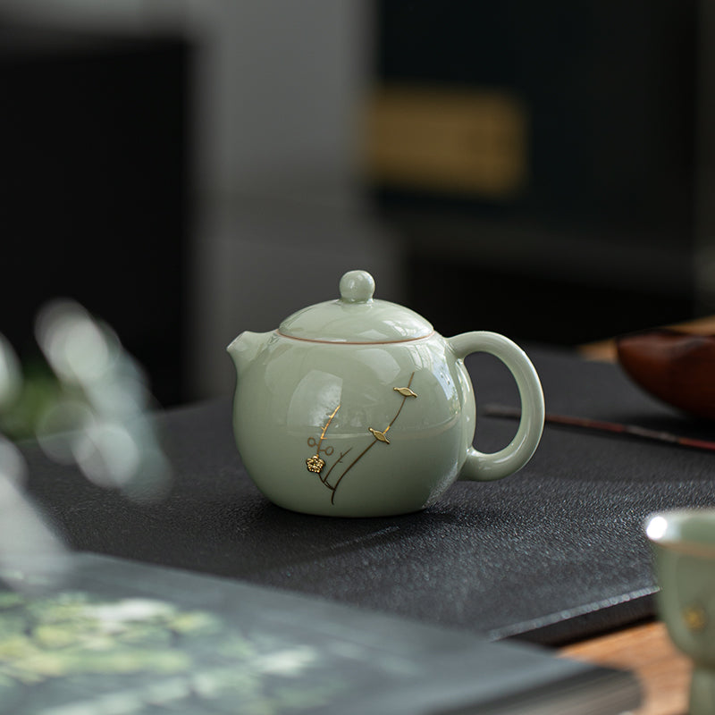 Mistery Beauty - Vintage teapot with holder set