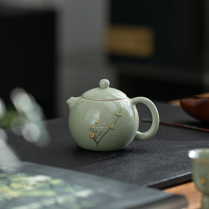 Mistery Beauty - Vintage teapot with holder set