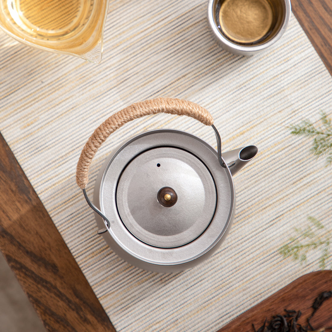 Right moment - Pure Titanium teapot with top handle