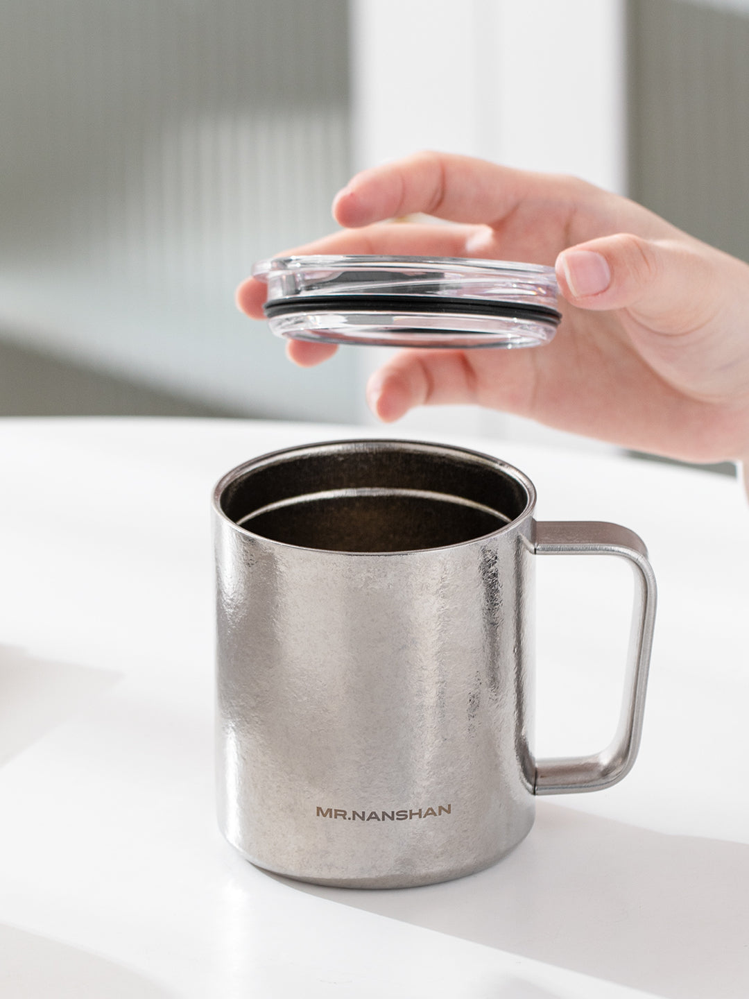 Enjoy - Pure Titanium mug with lid for coffee and tea