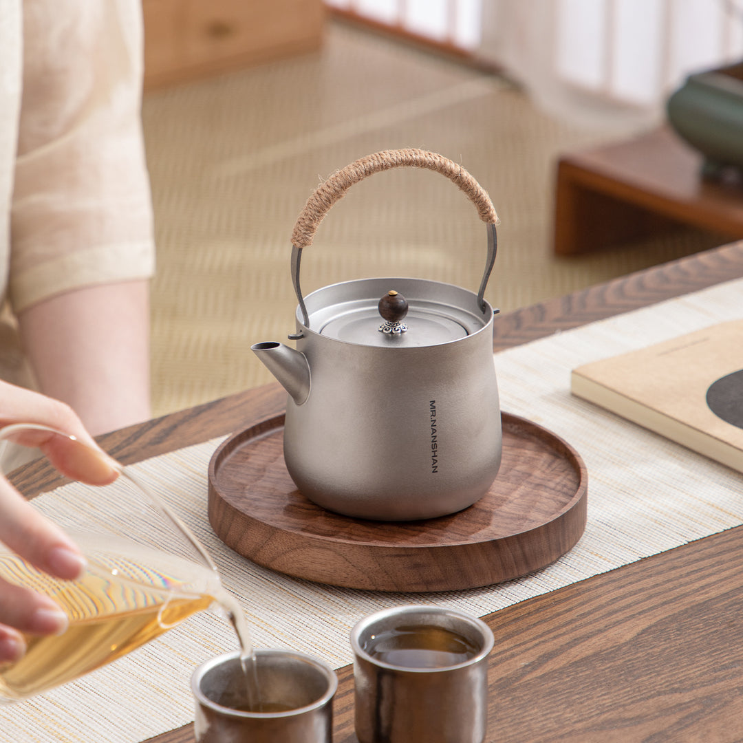 Right moment - Pure Titanium teapot with top handle