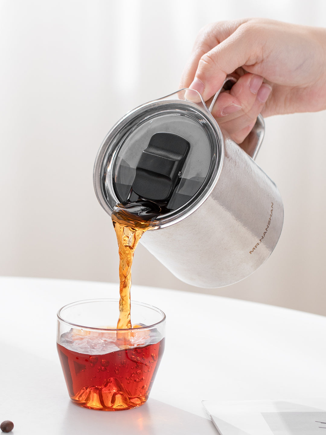 Enjoy - Pure Titanium mug with lid for coffee and tea