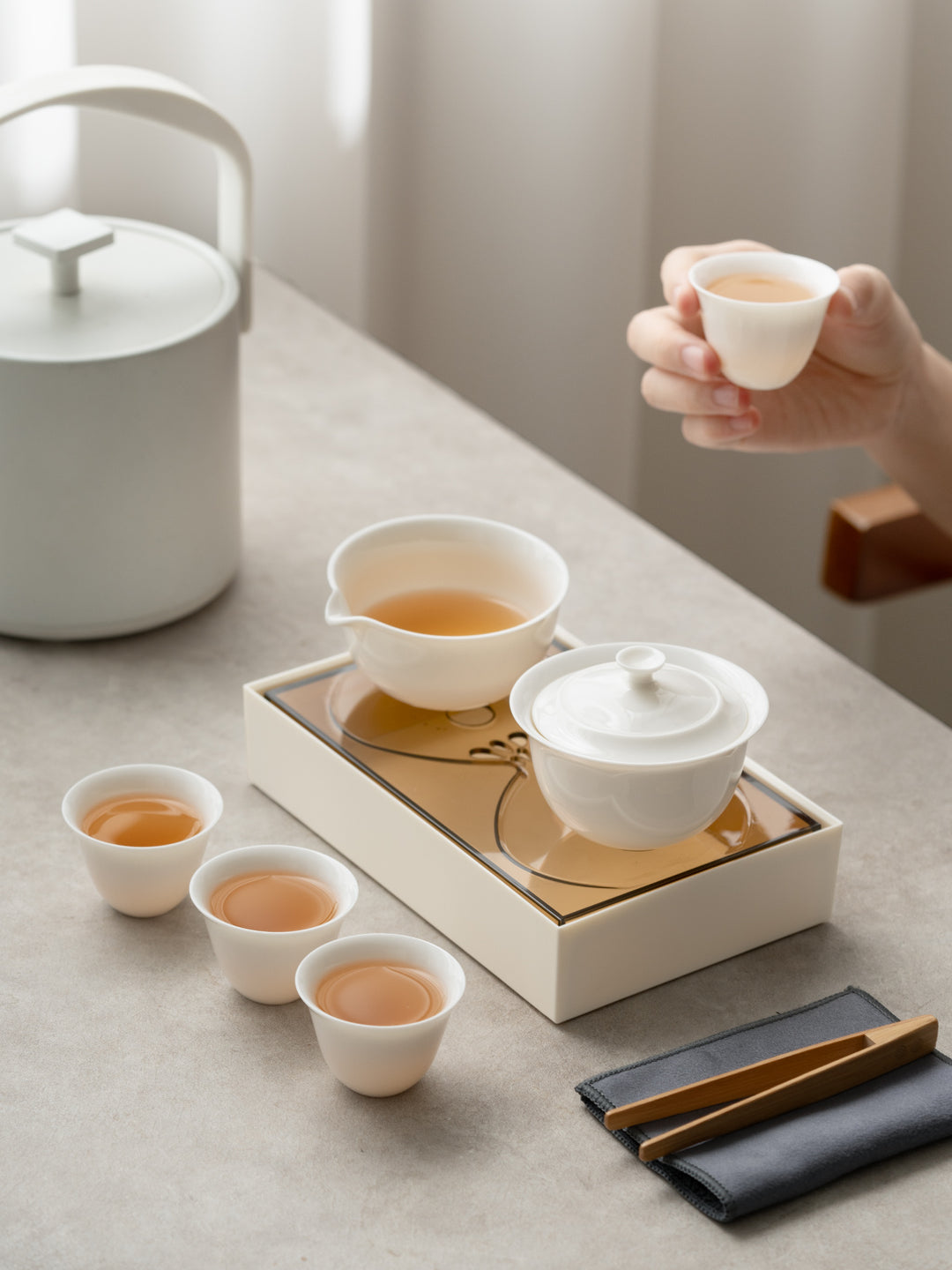 Returning Clouds - Smart Design Gaiwan Tea Set with Convertible Tray