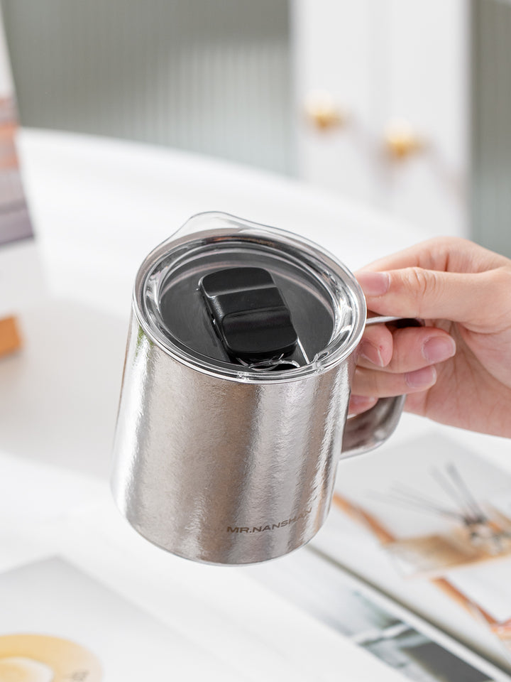 Enjoy - Pure Titanium mug with lid for coffee and tea