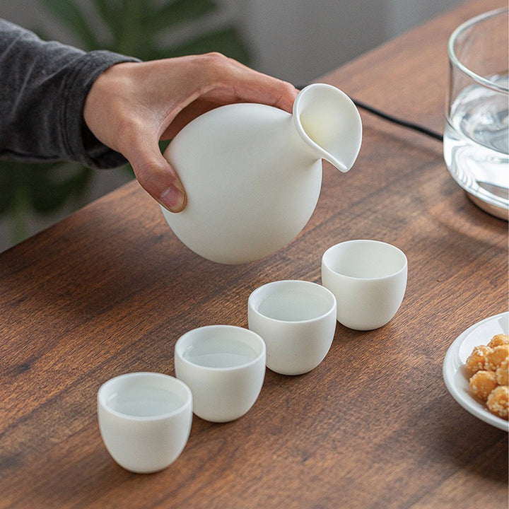 Minimal Japanese style sake set with warmer | 1 bottle, 4 cups or 6 cups, 1 glass warmer