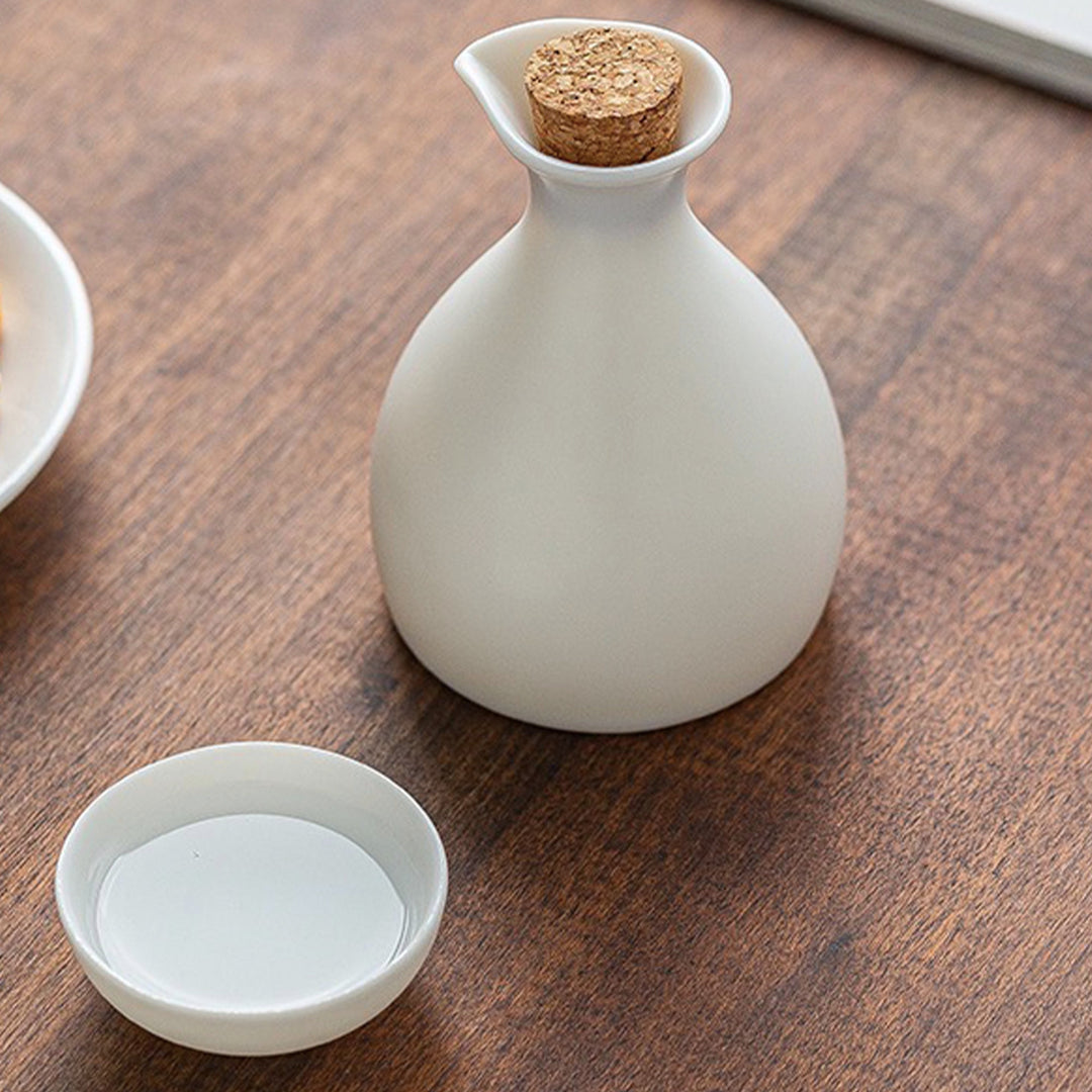 Minimal Japanese style sake set with warmer | 1 bottle, 4 cups or 6 cups, 1 glass warmer